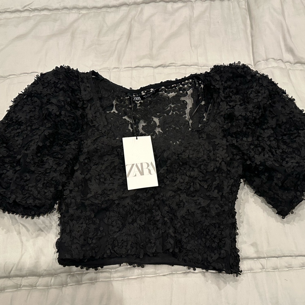 Black puffy top